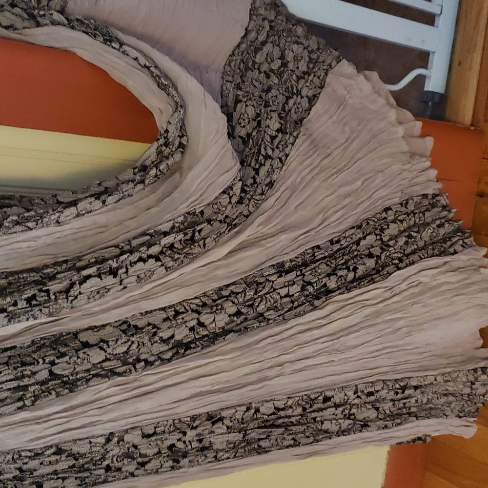 Maxi Dress by Nostalgia. - Picture 4 of 9